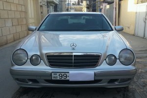 Mercedes E 220 2000